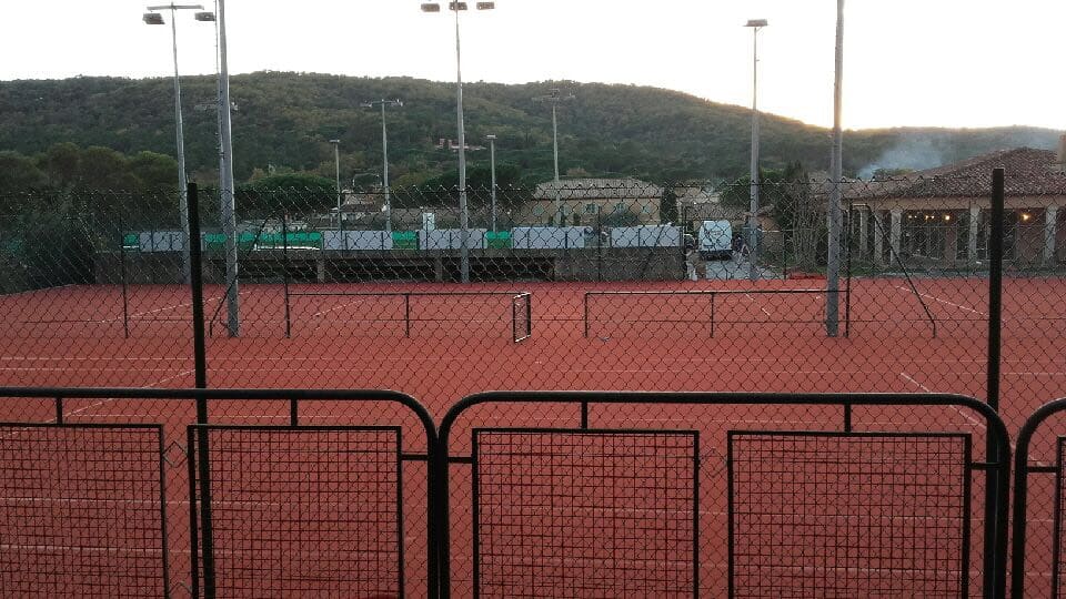 Construction terrain de tennis avant et après régénération