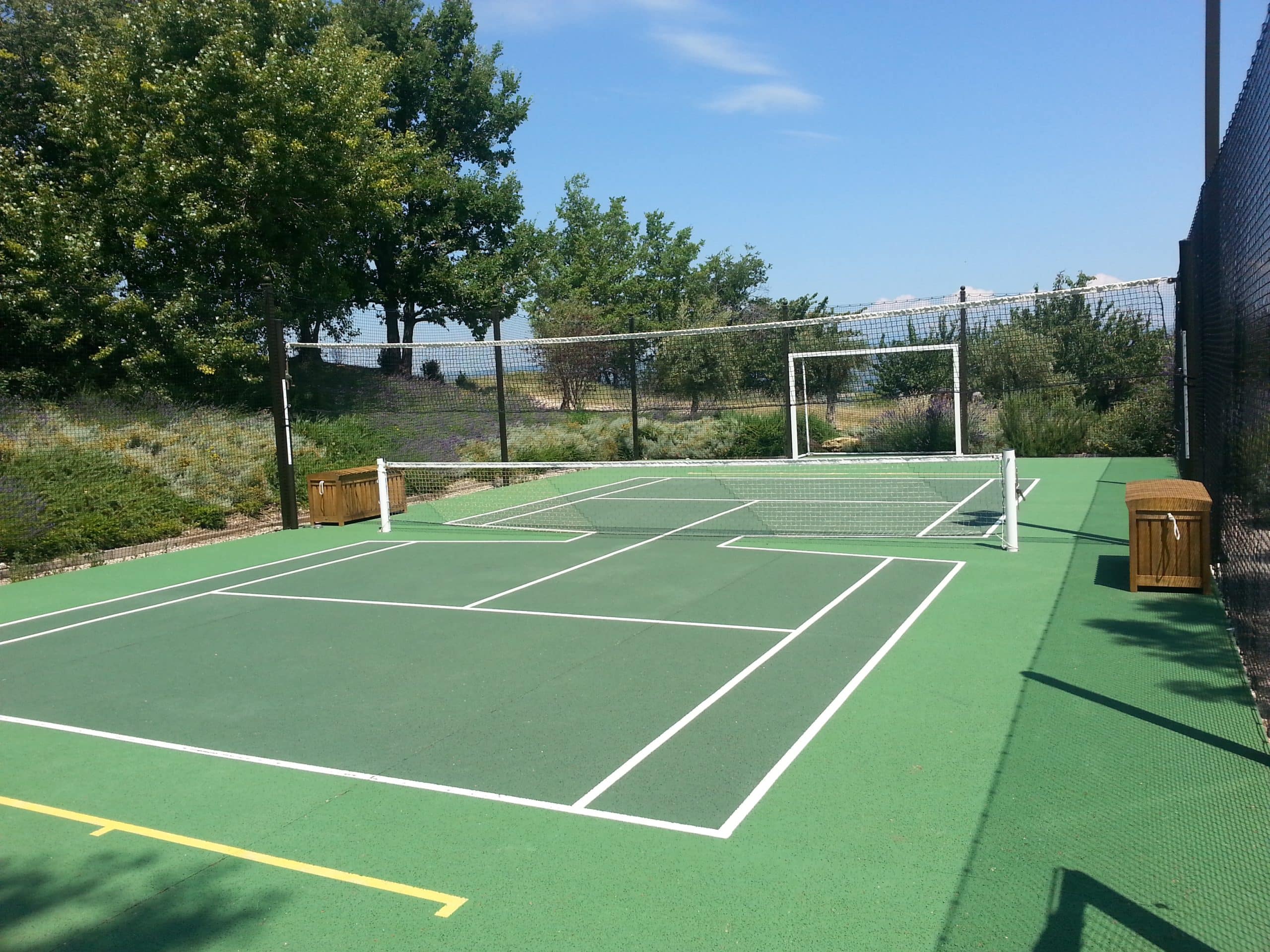Construction half court tennis, volley, football, béton poreux