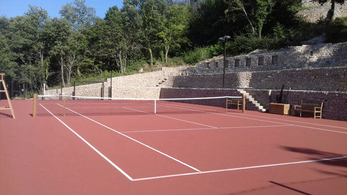 Construction terrain de tennis en terre battue synthétique