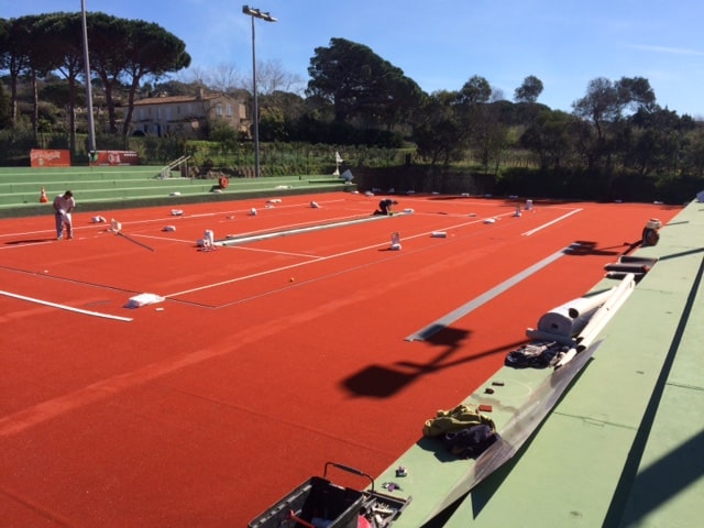 Pose nouveau revêtement terrain de tennis