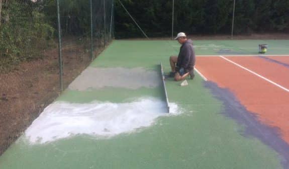 Déflachage et nivellement des tracés terrain de tennis rénovation