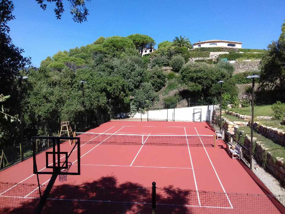 Construction terrain de tennis terre battue sans arrosage