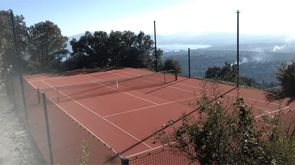 Rénovation après, court de tennis terre battue sans arrosage