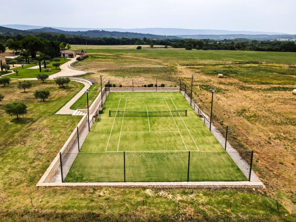 Construction Terrain de tennis gazon synthétique
