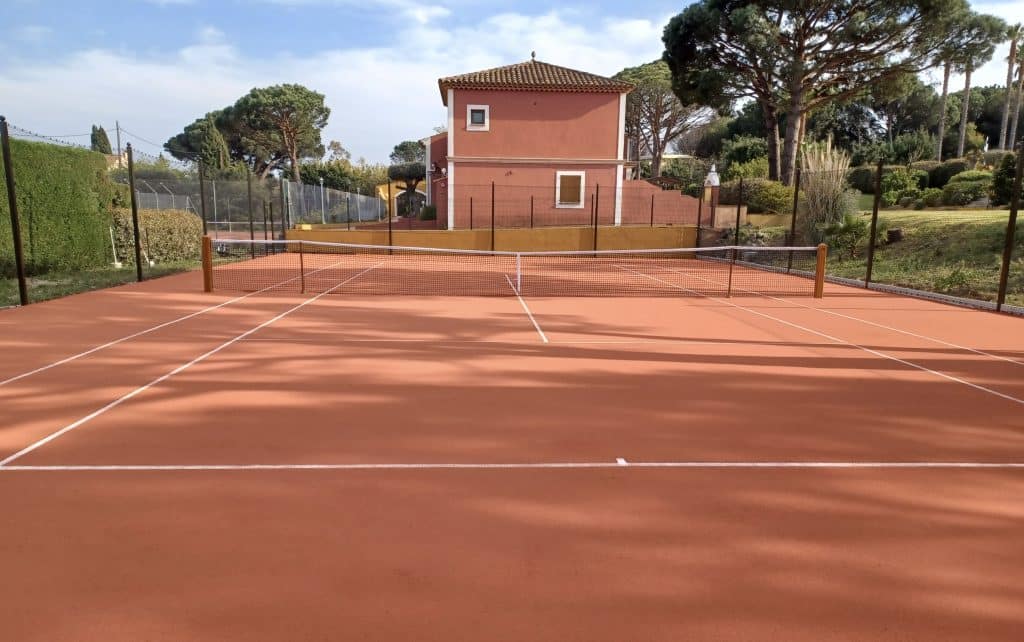 Construction terrain de tennis terre battue synthétique